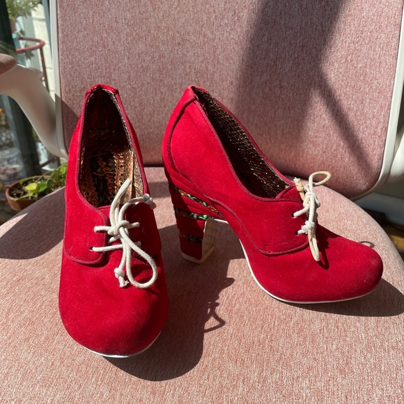 Irregular Choice cute red Velvet pumps - Picture 1 of 7